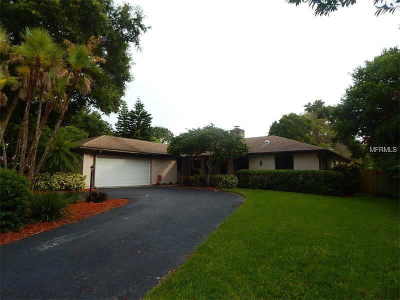 1st image of 560 Lakeview Dr