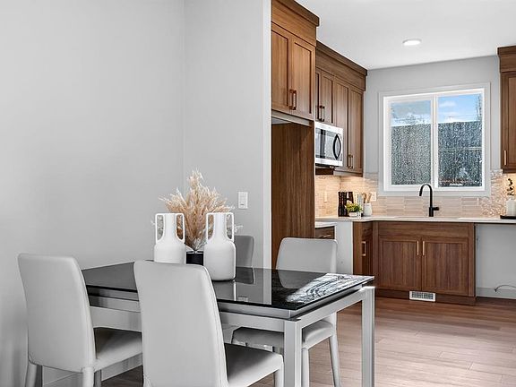 4th image of 643 N 53rd Ave SW