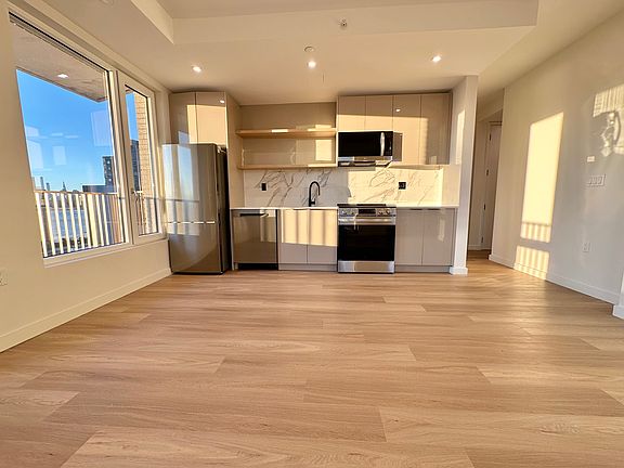 5th image of 79 Quay St #1009