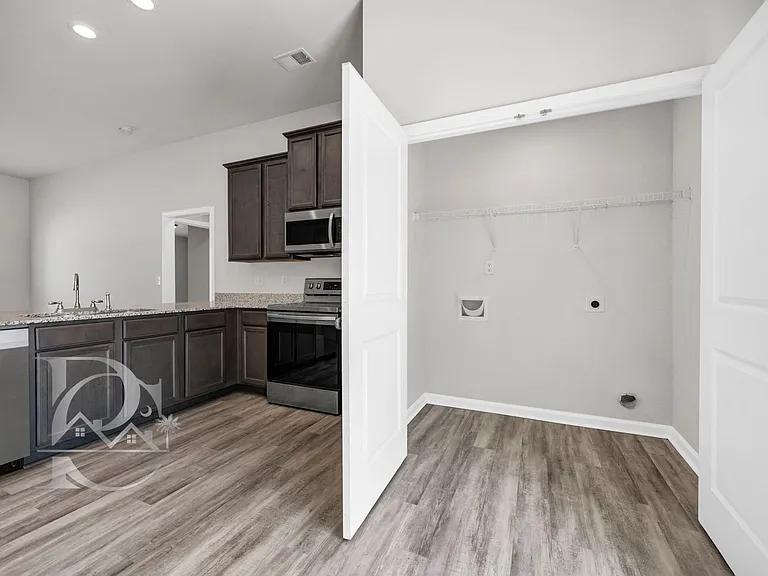 235 Drayton Hall Dr — Photo 13