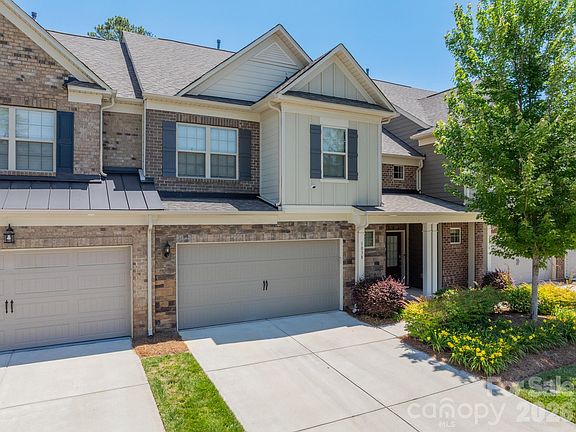 2nd image of 1038 Crest Oak Ln