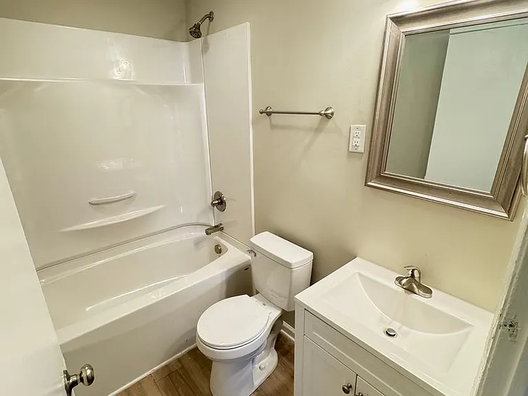 1404 Oakwood Ave — Photo 8