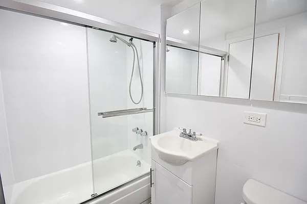 Rented by Julianna Realty Corp | media 10