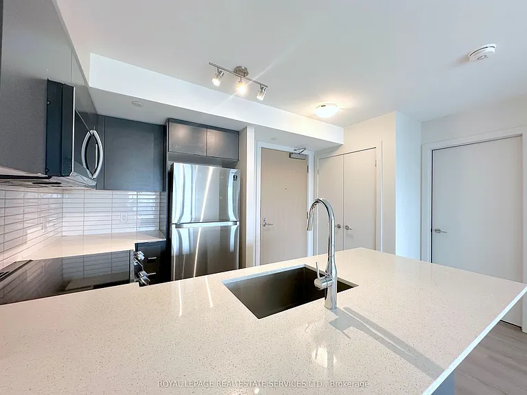 3385 Dundas St W #514 — Photo 4