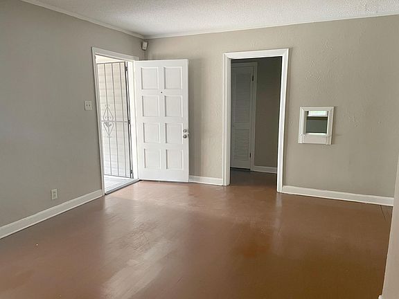 3rd image of 872 Bowen Cir