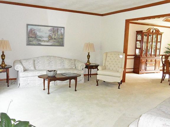 5th image of 6041 Sugar Maple Dr