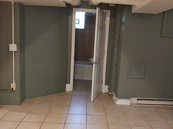 4th image of 536 Howell Ave #2