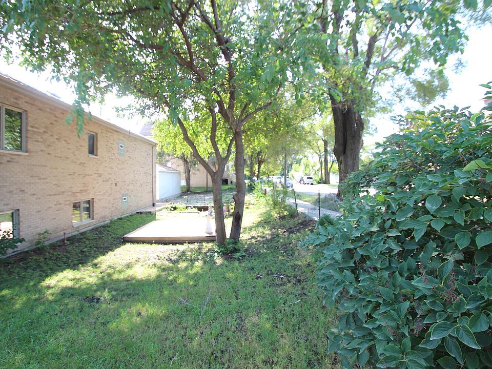2nd image of 2537 S Hillock Ave