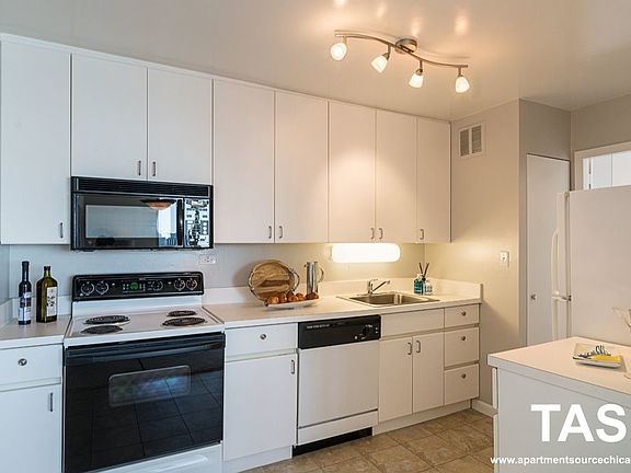 4th image of 3452 N Lakeshore Dr #1