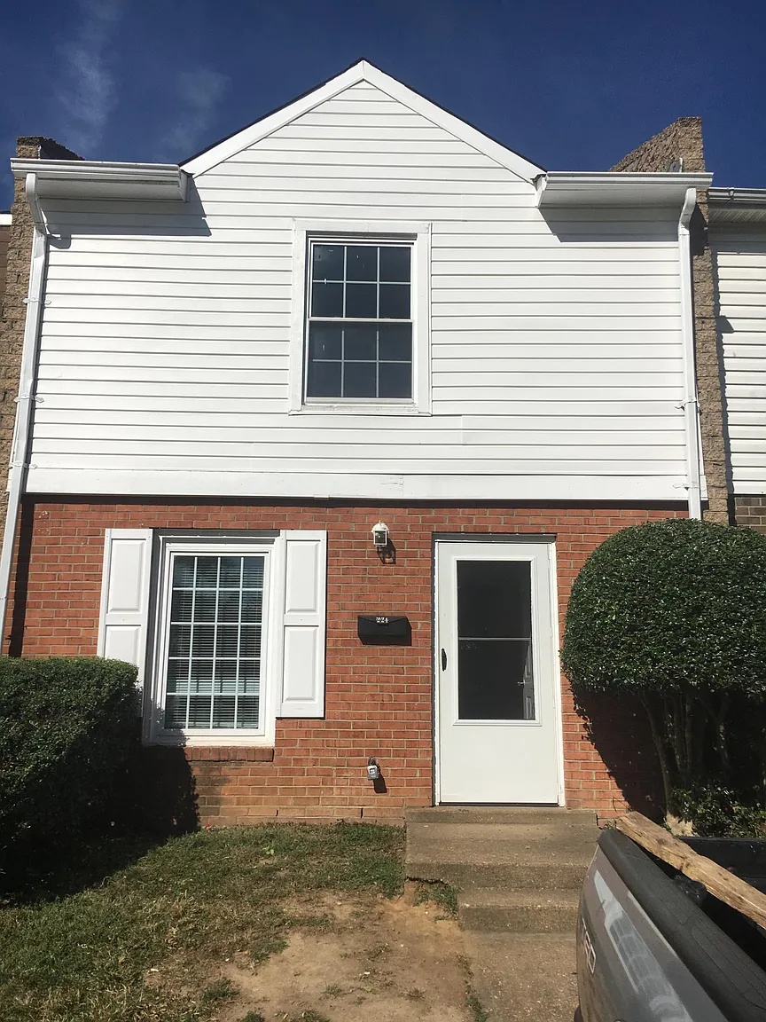 224 Ivanhoe Ct photo 1