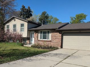8926 S Manchester Ln, Sandy, UT 84093
