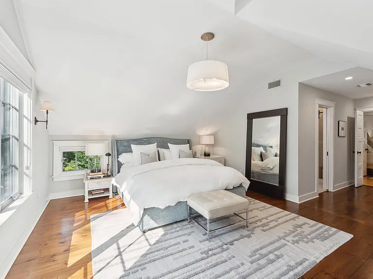32 Franklin Ave — Photo 6