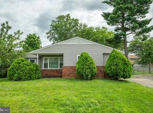 40 Bittersweet Rd, Levittown, PA 19057