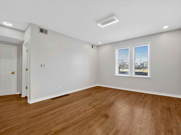 2nd image of 3024 N Pulaski Rd Unit 4B