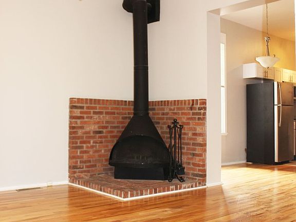 2nd image of 2950 N Sheffield Ave APT 1R