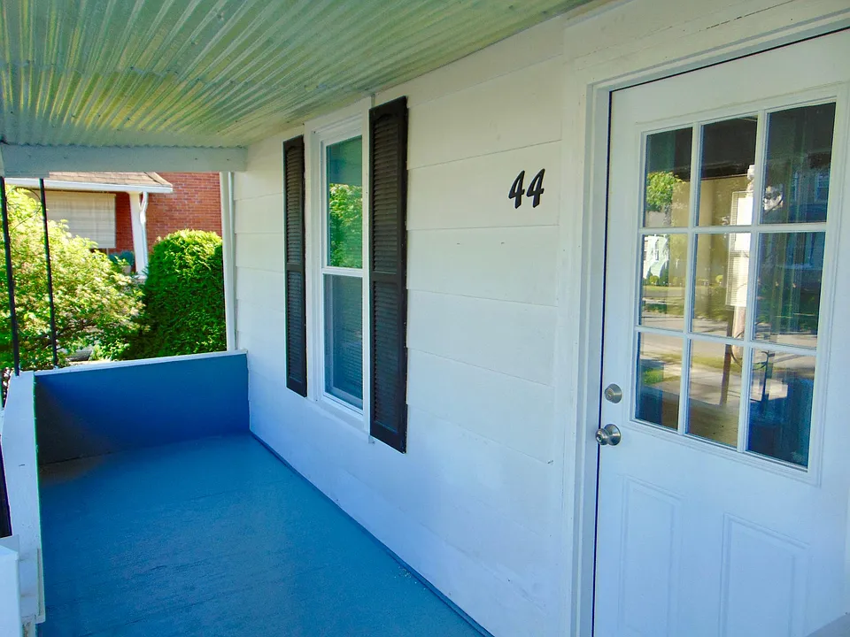 Private Porch - Freshly Painted