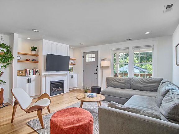 3rd image of 1201 Ivy St