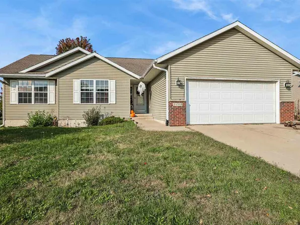 1490 Deerfield Dr W, North Liberty, IA 52317