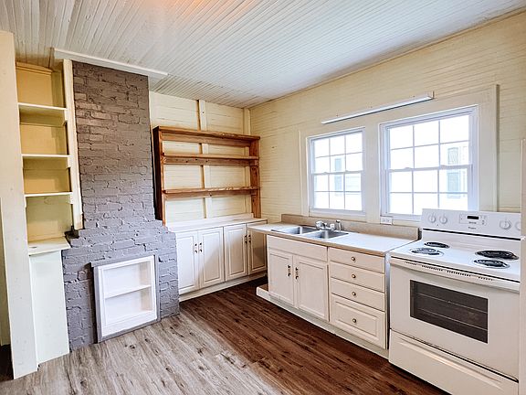 2nd image of 705 W 12th St