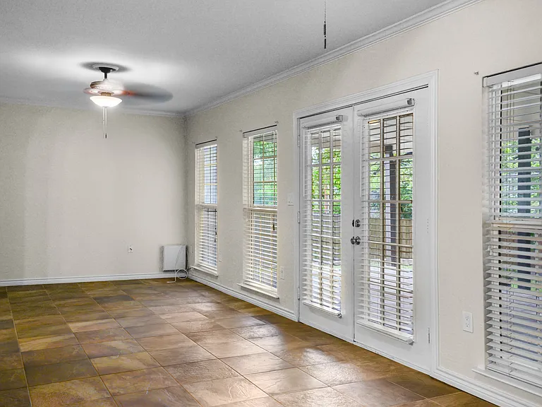613 Overland Trl — Photo 26