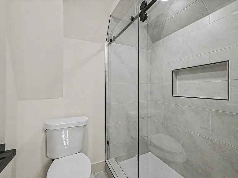 507 Commodore Way — Photo 36