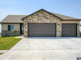1117 Asher Ave, Hickman, NE 68372