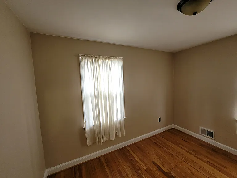 Upstairs Bedroom 2