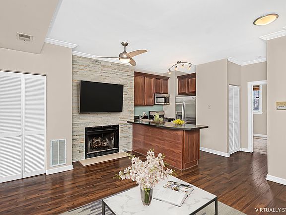 4th image of 865 W Cornelia Ave #3