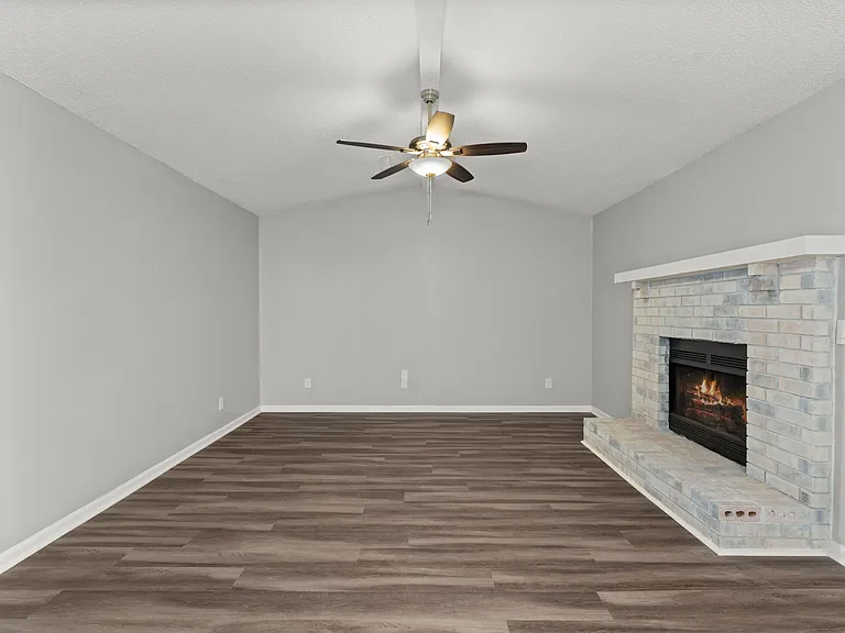 802 Winthrop St #A — Photo 4