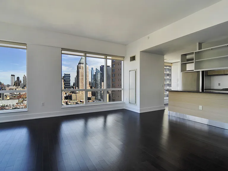 350 W 42nd St #31B — Photo 3