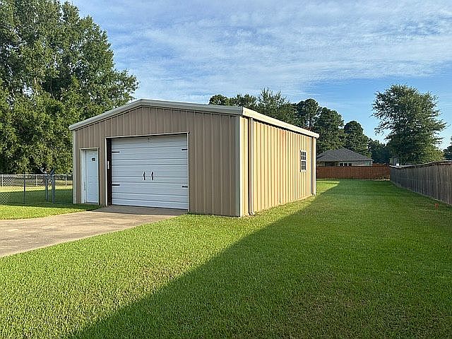 2nd image of 206 Heather Ln