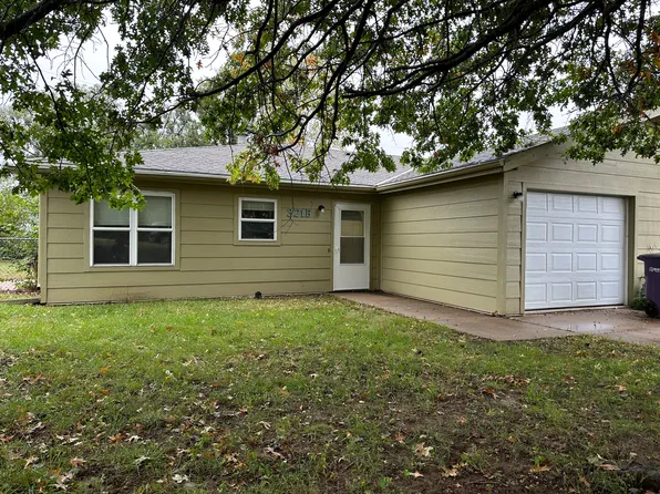 321B Palomino Ln, Ogden, KS 66517