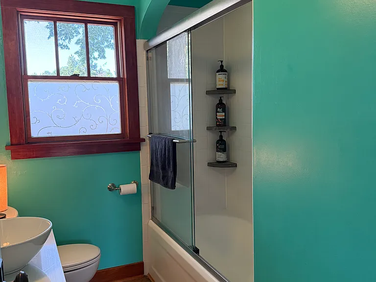 Tub and shower set in an arched alcove