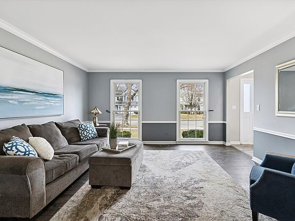 5th image of 570 Riva Ct