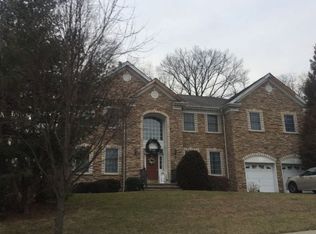 137 Cumberland Ct, Paramus, NJ 07652
