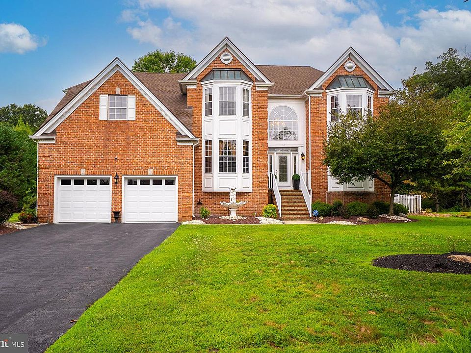 1st image of 33 Pierce Rd