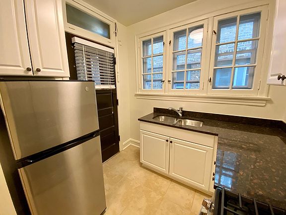 4th image of 4237 N Hermitage Ave #1/2-2A