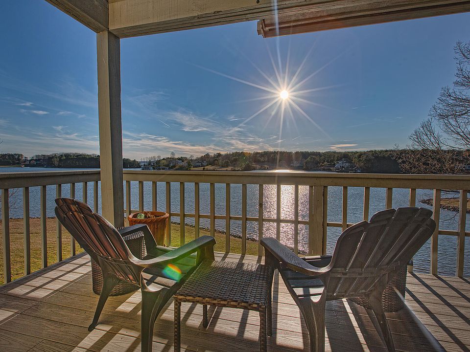 1st image of 20 Sailors Cove Dr