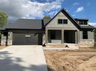 7054 Pinehurst Dr NE, Rockford, MI 49341