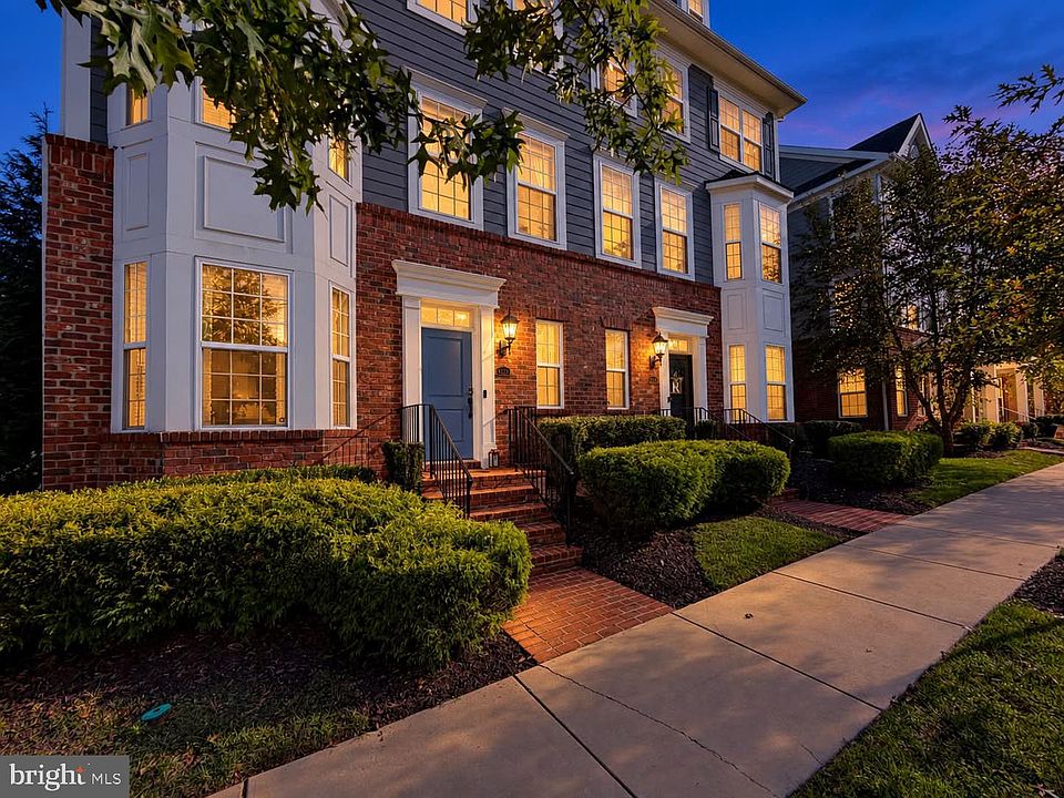 1st image of 242 Buckeye Cir