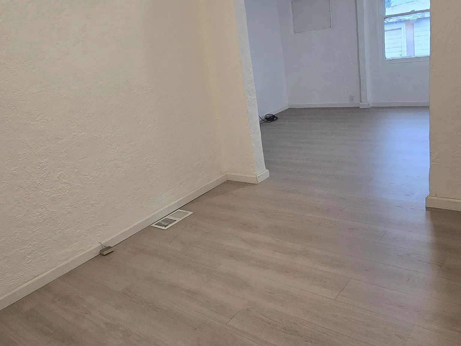 547 Elm St — Photo 3