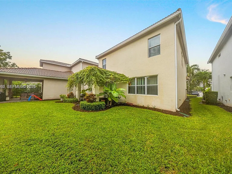 932 Banyan Dr — Photo 30