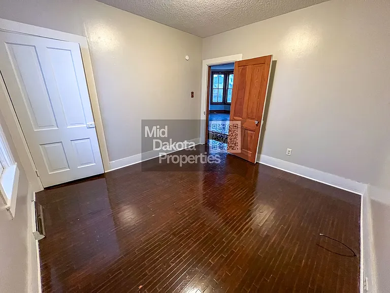 523 W 2nd Ave — Photo 11