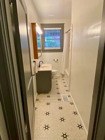 Restored and DEEPLY cleaned Bathroom