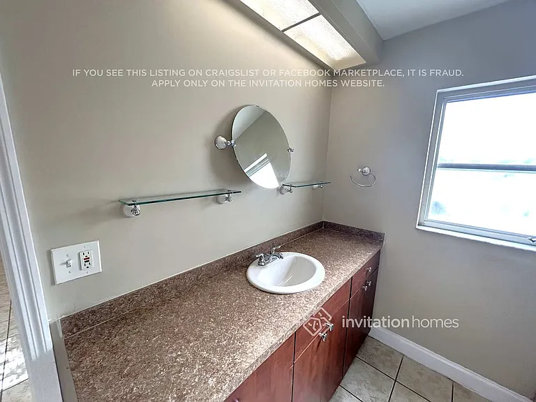 228 SE 27th Ter — Photo 9
