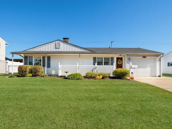 60 Elderberry Dr, Levittown, PA 19054