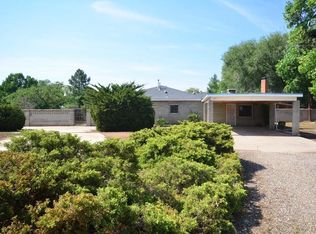 6747 Edgewood Dr NW, Los Ranchos De Albuquerque, NM 87107
