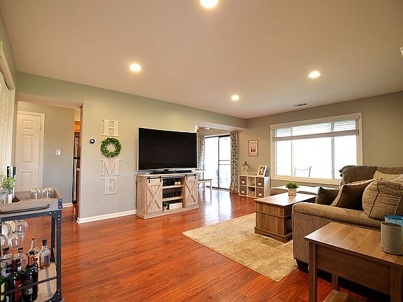 2nd image of 316 Jefferson Ct