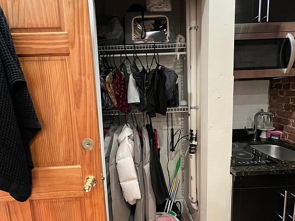 5th image of 1685 Beacon St #4