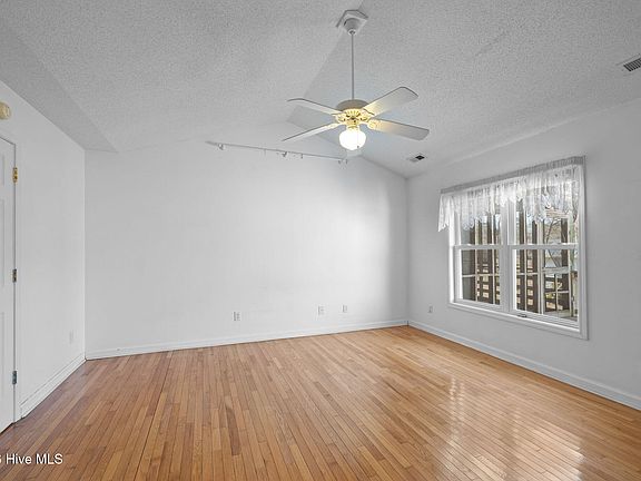 5th image of 108 Loma Linda Court
